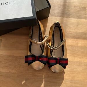Gucci Gold Metallic Ballet Shoes Flats With Bow, Size EU23